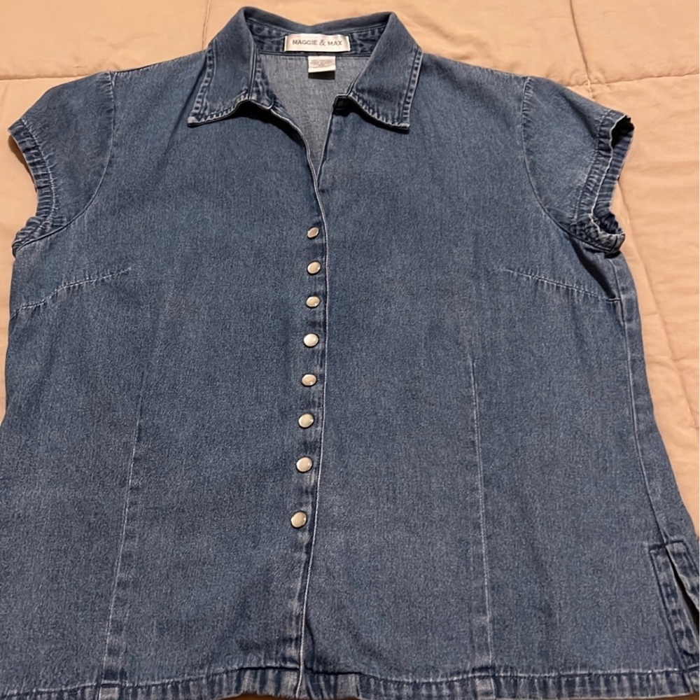 Vintage Maggie & Max denim button down shirt Sz Petite M